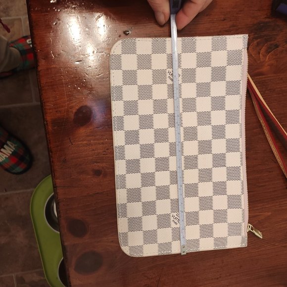 Louis vitton oversized wristlet - Picture 5 of 6